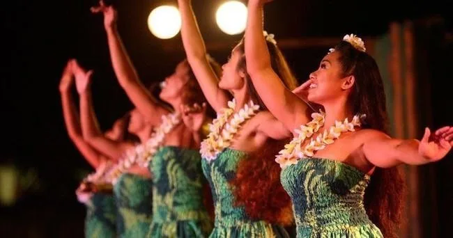 Traditional Hawaiian luau on West Oahu beachfront