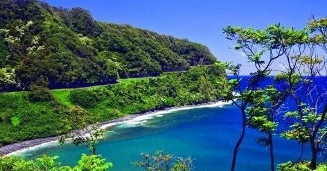 Scenic lookout at Keanae with ocean view