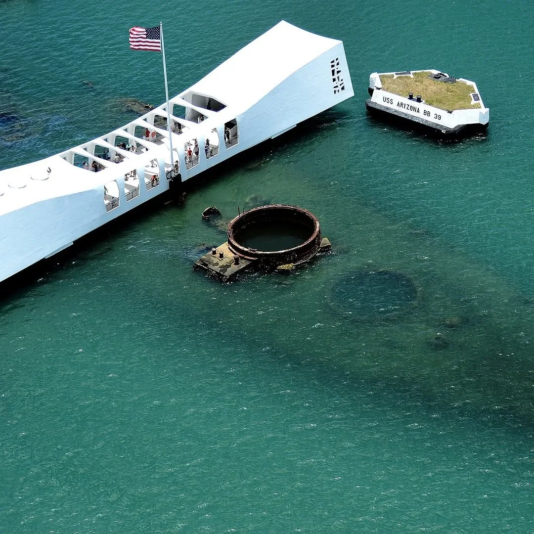 Boat approaching USS Arizona Memorial at Pearl Harbor